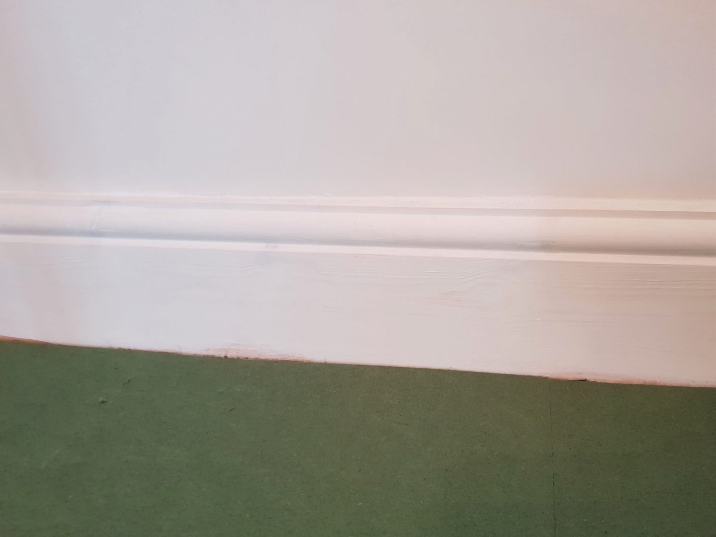 Skirting board and underlay before laminate flooring