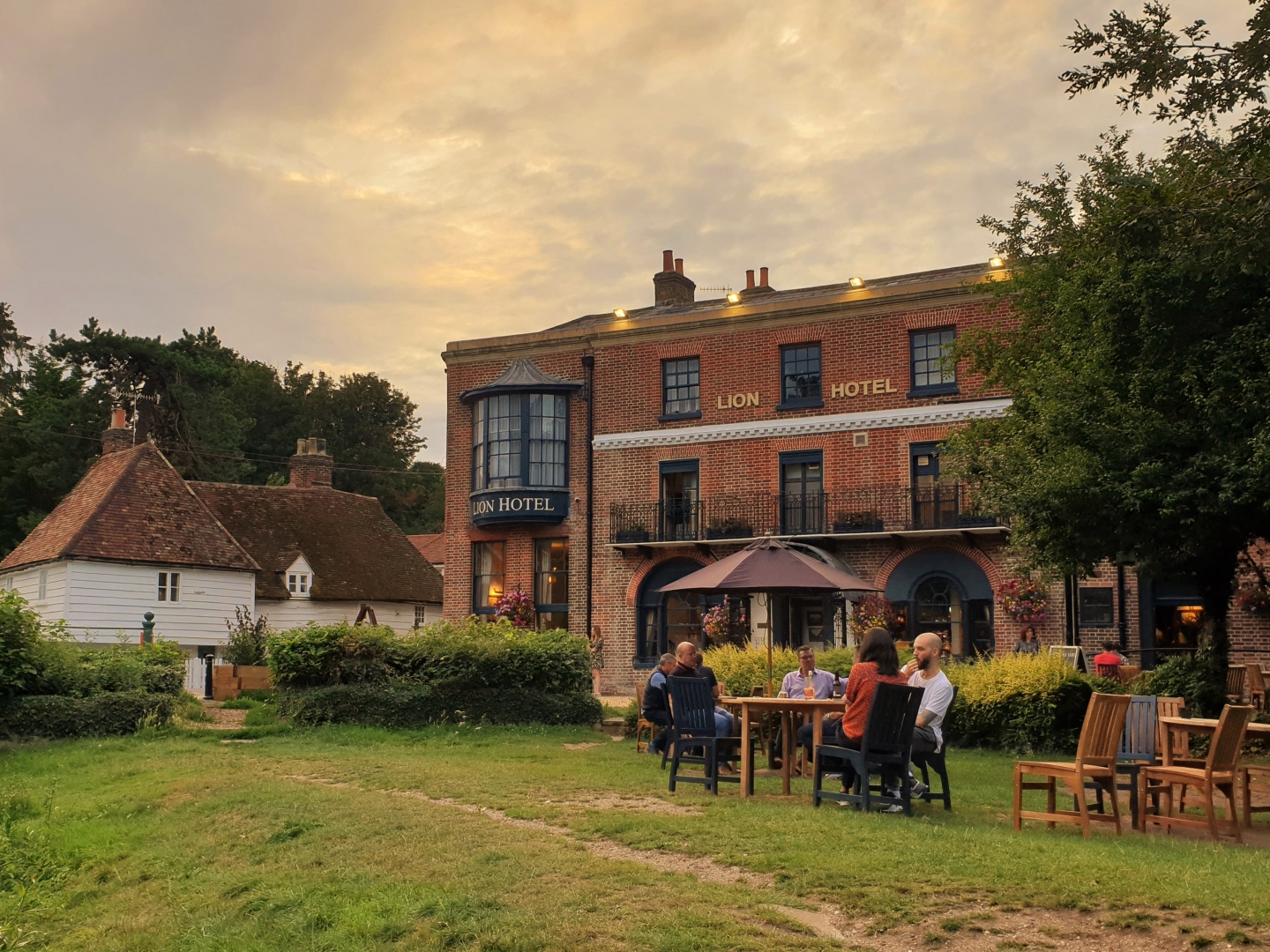 The Lion Hotel in Farningham on a summer's evening, August 2019